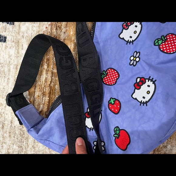 Hello Kitty medium crescent Baggu - Picture 2 of 2